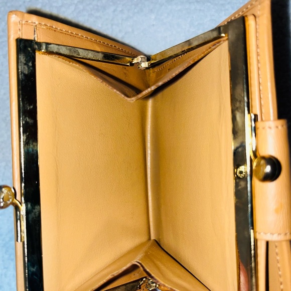 Celine Triomphe Kisslock Vintage leather wallet - Picture 10 of 11